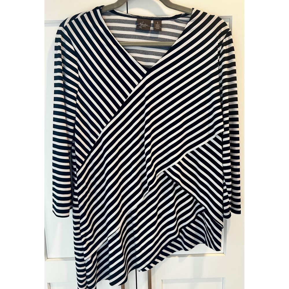 Travelers by Chicos Navy White Striped Asymmetrical V-Neck Top Size 1 Medium